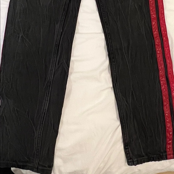 Too big & clearing out closet - Picture 3 of 5